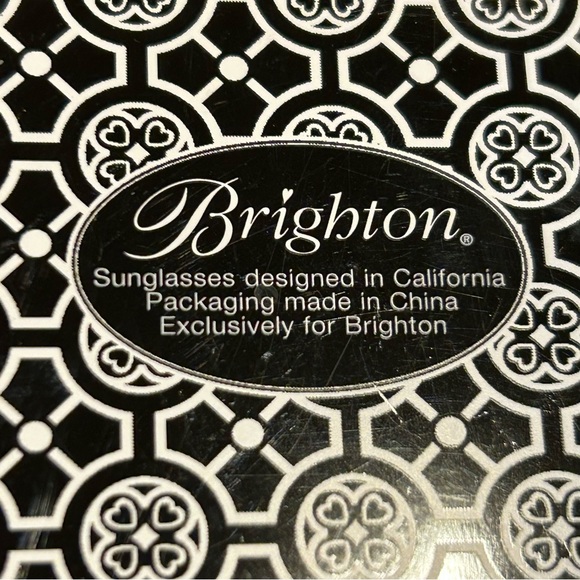 Brighton Eyeglass Tin - Picture 6 of 6